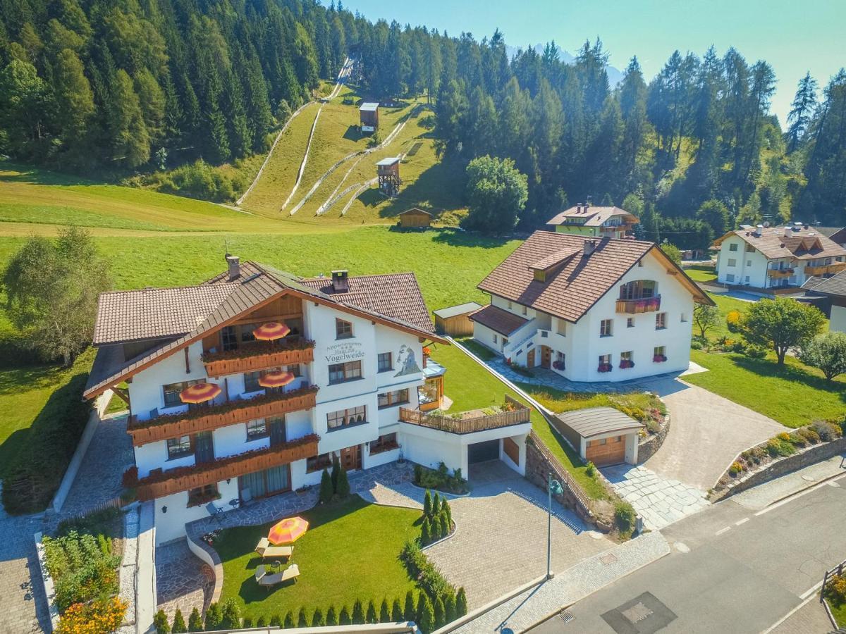 Haus Zur Vogelweide App 1 Apartment Dobbiaco Exterior foto