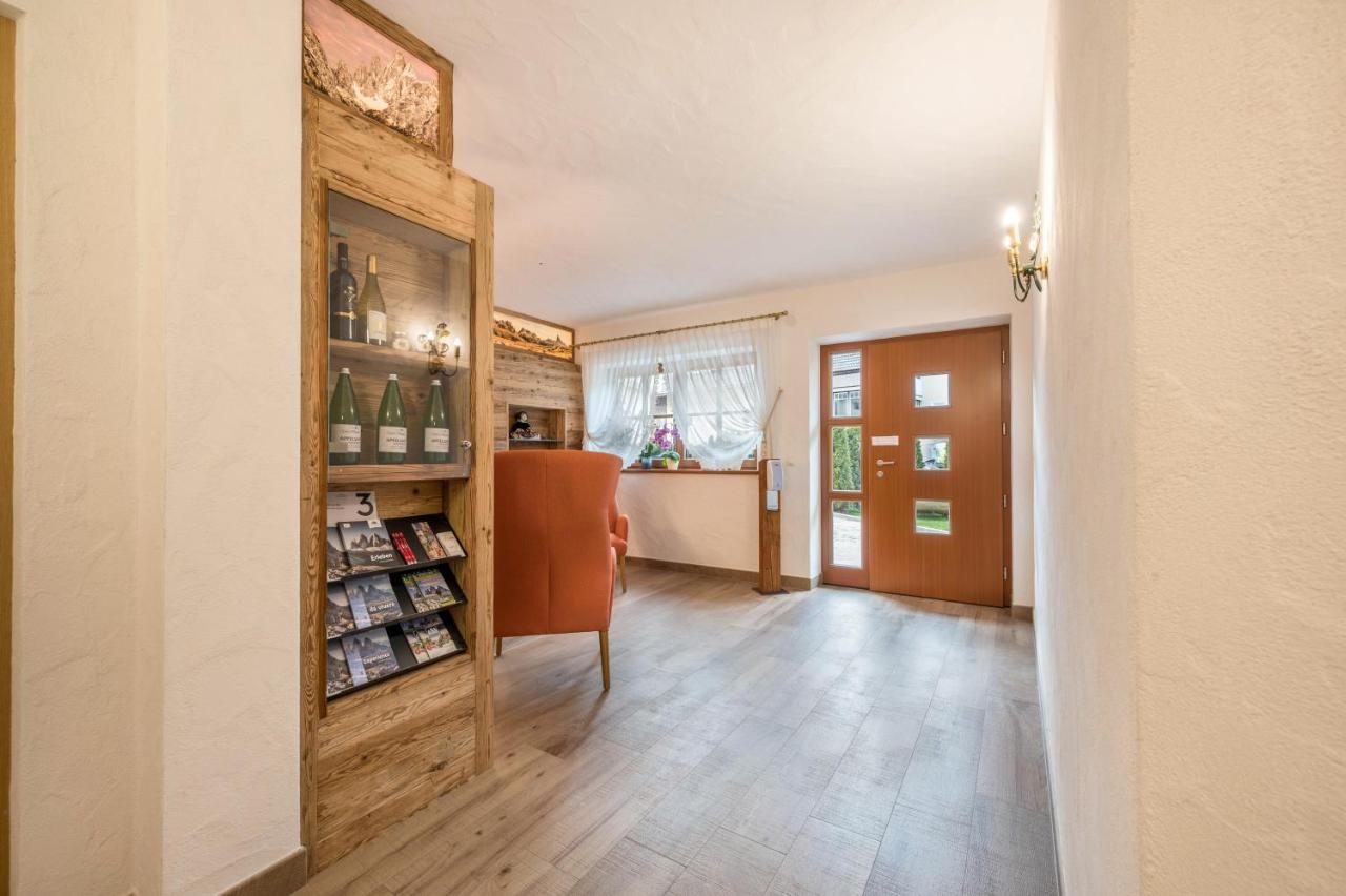 Haus Zur Vogelweide App 1 Apartment Dobbiaco Exterior foto