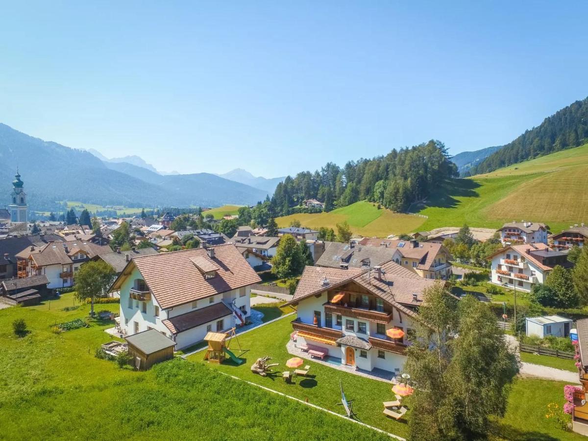 Haus Zur Vogelweide App 1 Apartment Dobbiaco Exterior foto